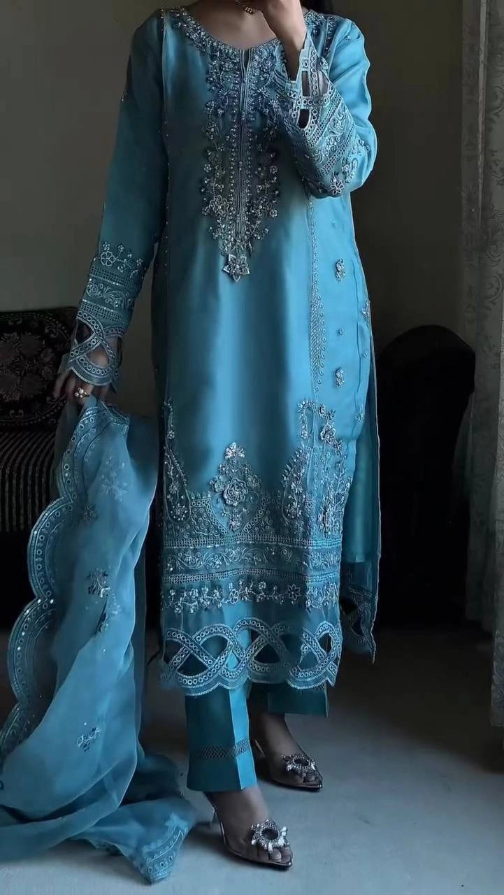 LUXURY PRET PAKISTANI SUITS WHOLESALE PRICE AT GEELAN FASHION SURAT