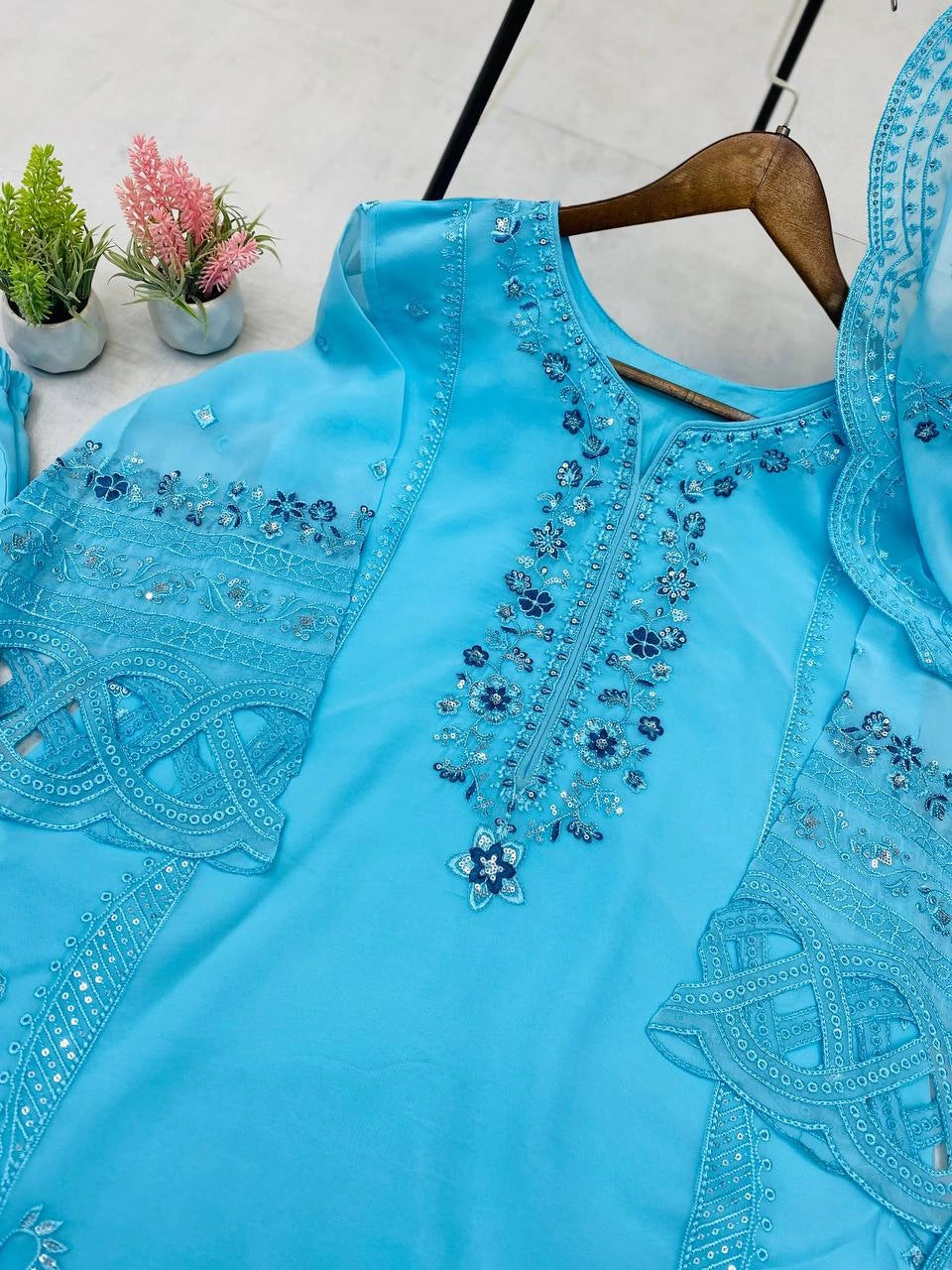 LUXURY PRET PAKISTANI SUITS WHOLESALE PRICE AT GEELAN FASHION SURAT