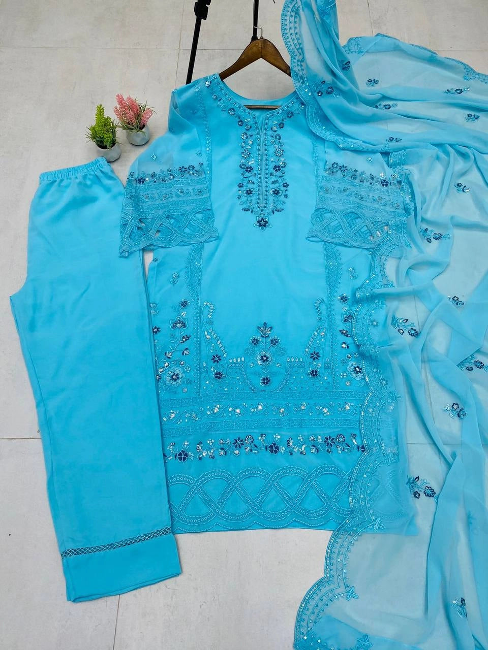 LUXURY PRET PAKISTANI SUITS WHOLESALE PRICE AT GEELAN FASHION SURAT