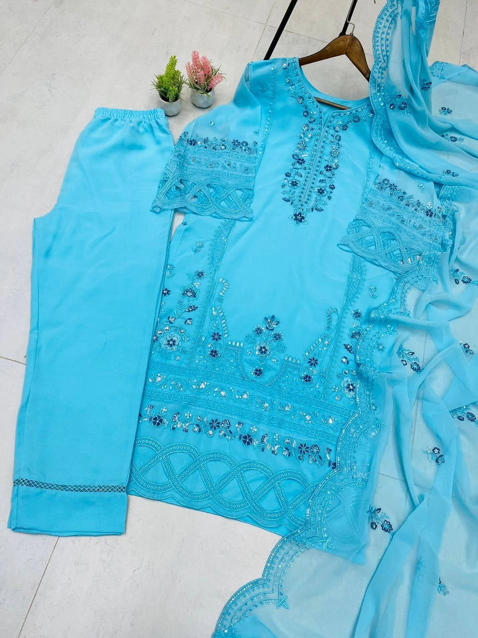 LUXURY PRET PAKISTANI SUITS WHOLESALE PRICE AT GEELAN FASHION SURAT