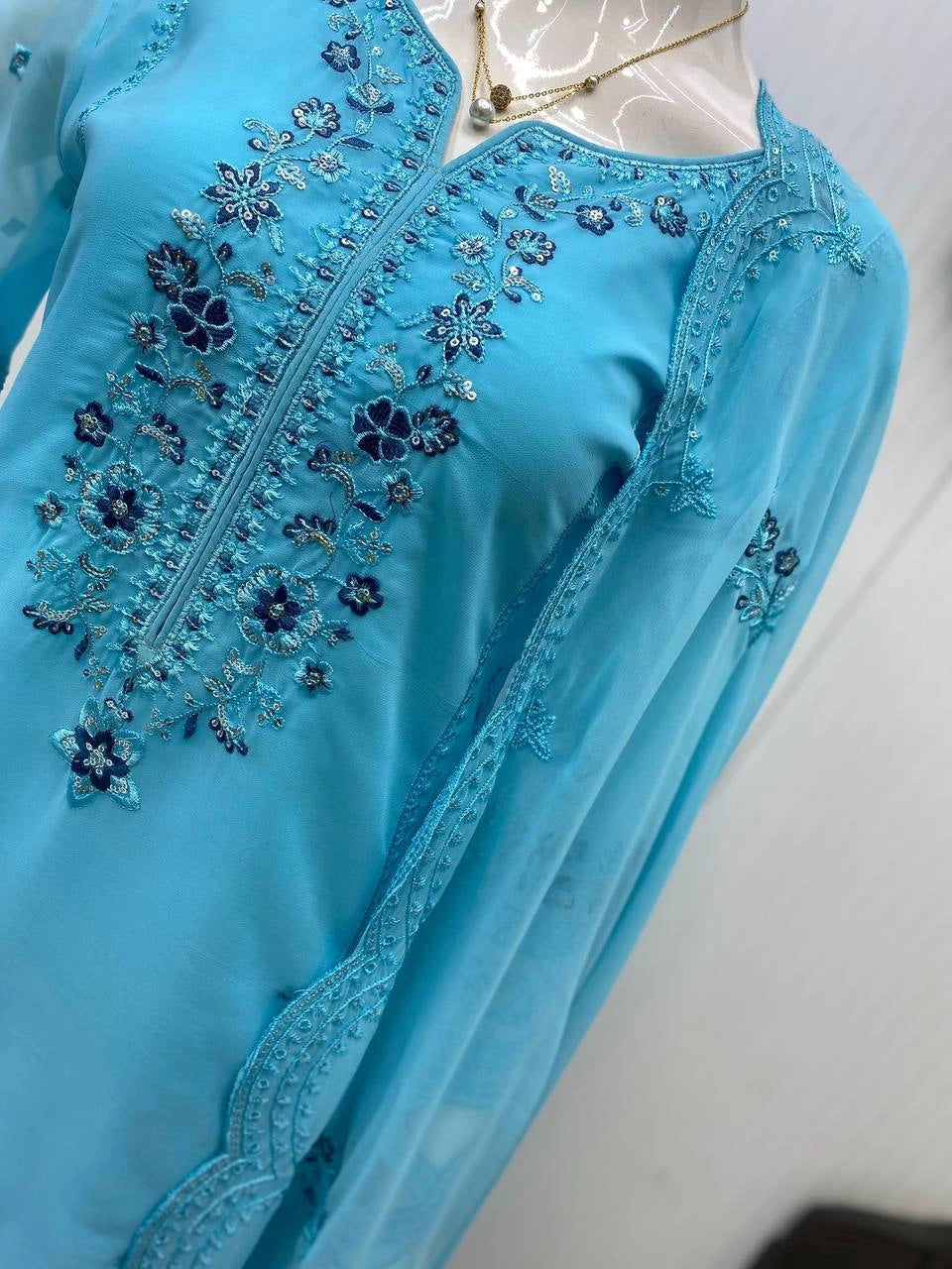 LUXURY PRET PAKISTANI SUITS WHOLESALE PRICE AT GEELAN FASHION SURAT