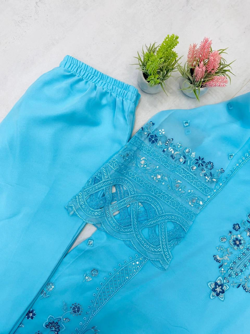 LUXURY PRET PAKISTANI SUITS WHOLESALE PRICE AT GEELAN FASHION SURAT