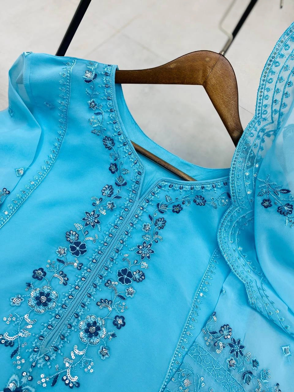 LUXURY PRET PAKISTANI SUITS WHOLESALE PRICE AT GEELAN FASHION SURAT