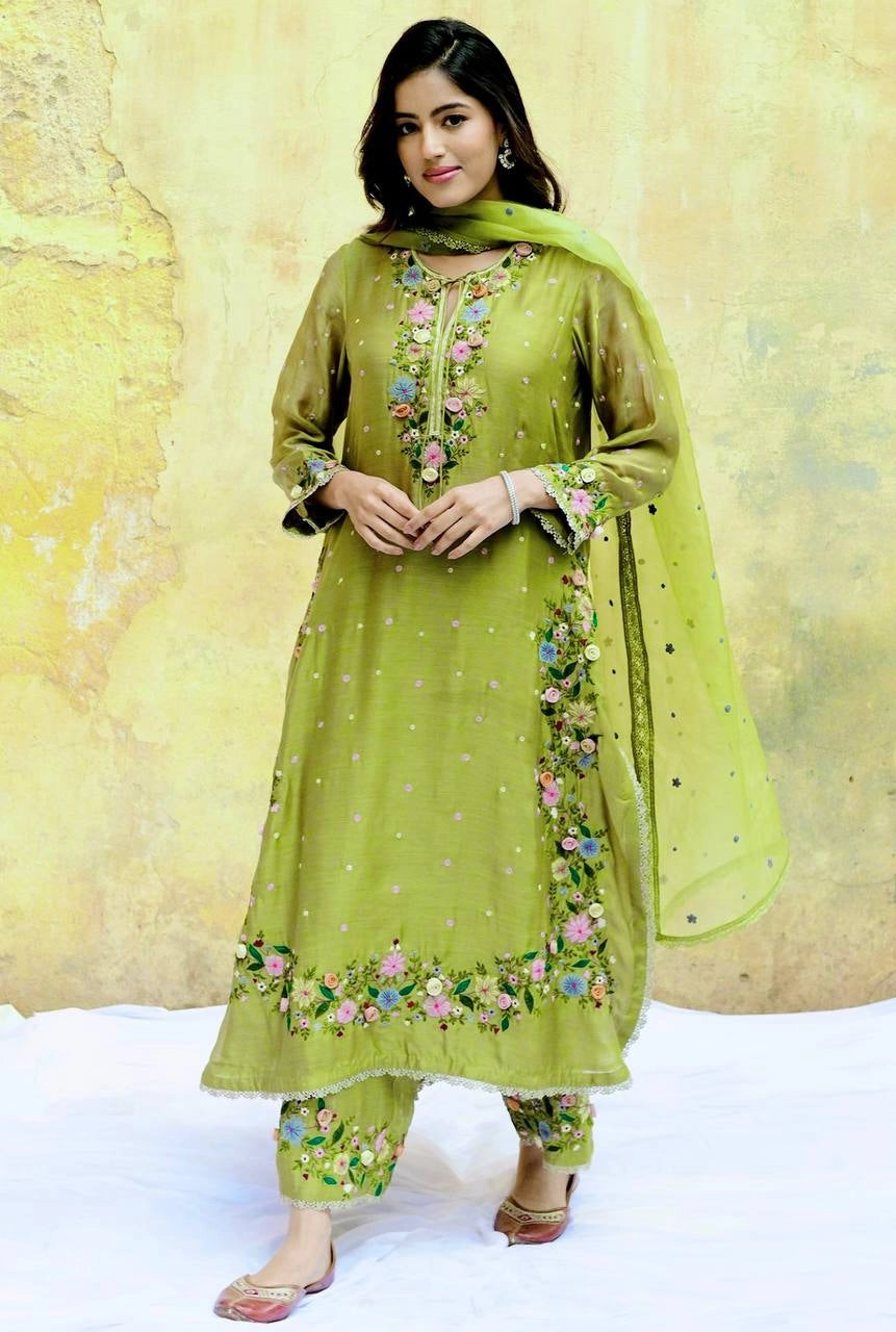 EMBROIDERED PAKISTANI SUITS WHOLESALE RATE AT GEELAN FASHION SURAT