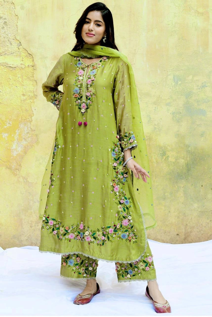 EMBROIDERED PAKISTANI SUITS WHOLESALE RATE AT GEELAN FASHION SURAT