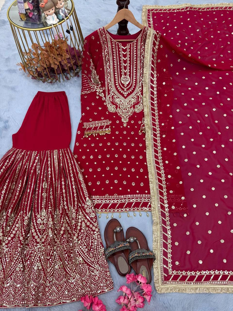 LATEST PAKISTAN GHARARA & SHARARA SUITS 2025 ā TRENDY DESIGNER STYLES