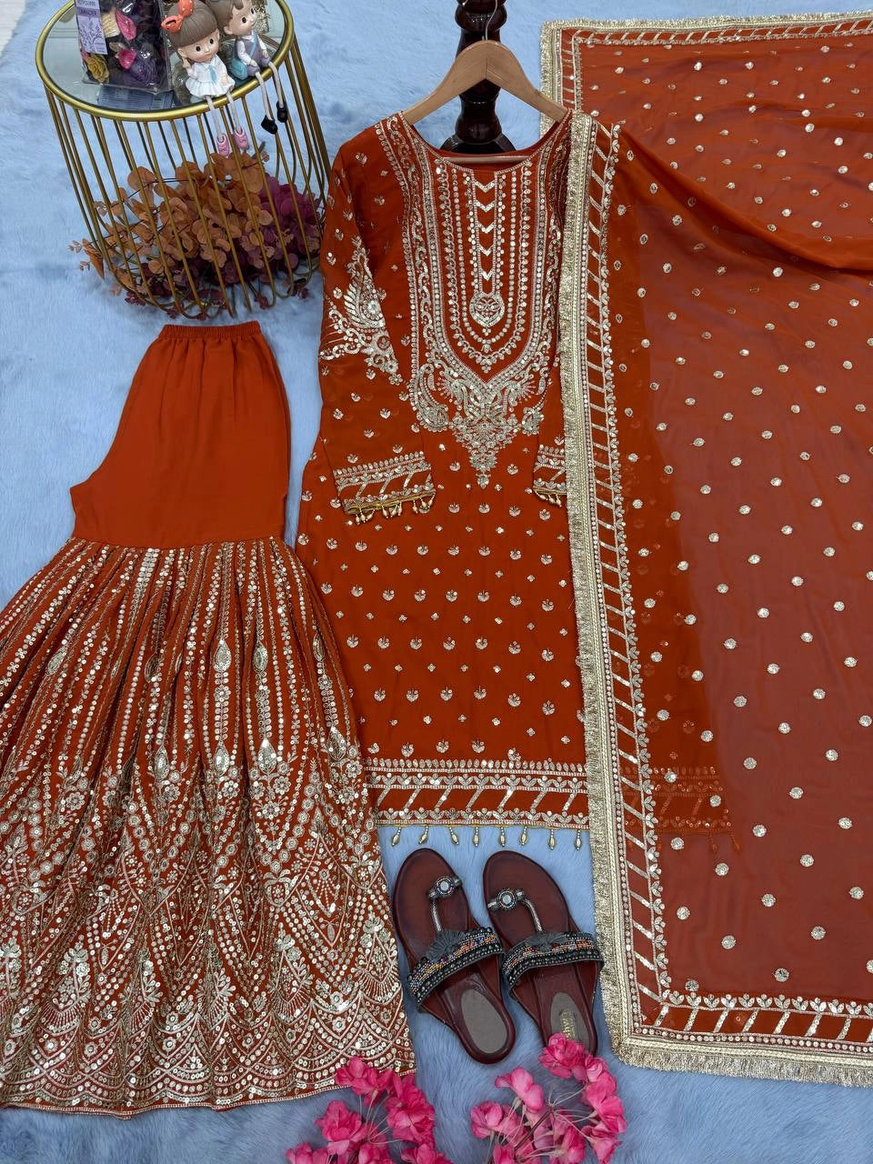 LATEST PAKISTAN GHARARA & SHARARA SUITS 2025 ā TRENDY DESIGNER STYLES