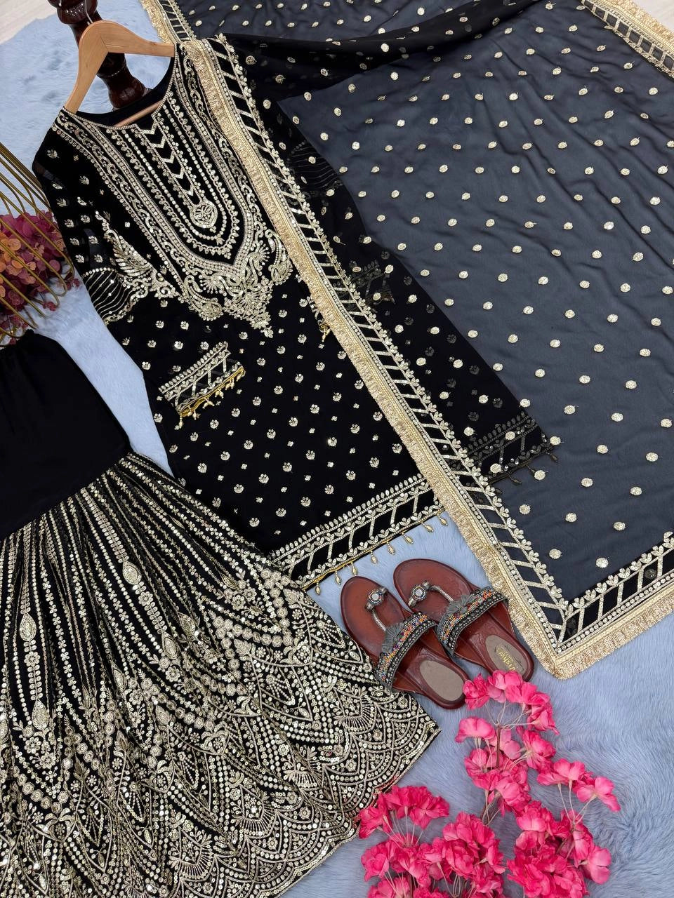 LATEST PAKISTAN GHARARA & SHARARA SUITS 2025 ā TRENDY DESIGNER STYLES