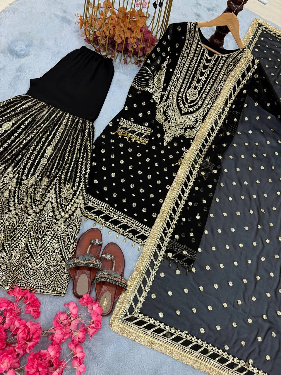 LATEST PAKISTAN GHARARA & SHARARA SUITS 2025 ā TRENDY DESIGNER STYLES