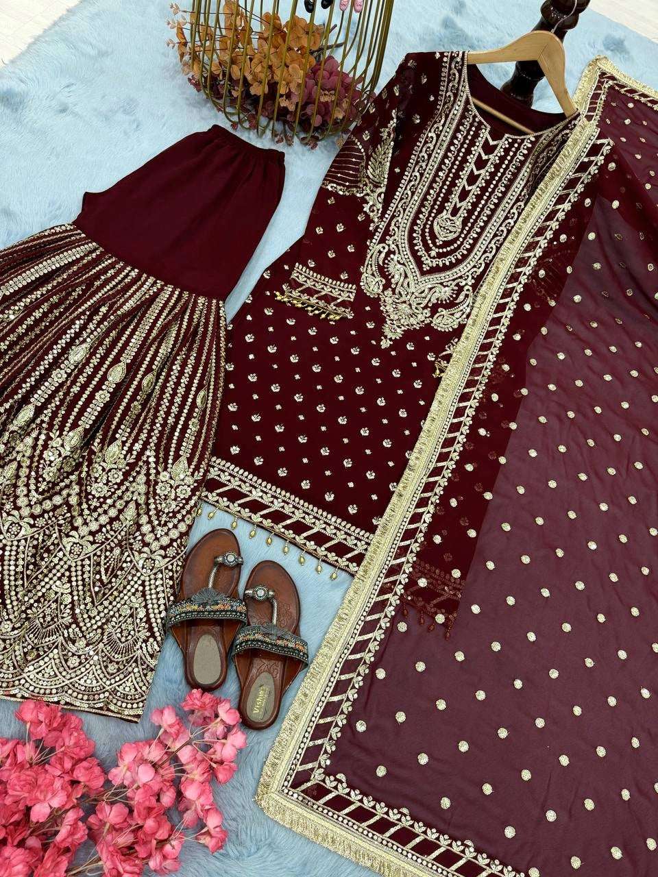 LATEST PAKISTAN GHARARA & SHARARA SUITS 2025 ā TRENDY DESIGNER STYLES