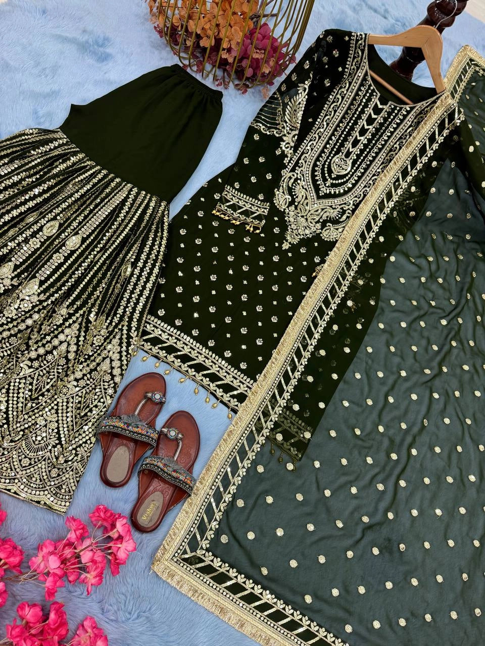 LATEST PAKISTAN GHARARA & SHARARA SUITS 2025 ā TRENDY DESIGNER STYLES