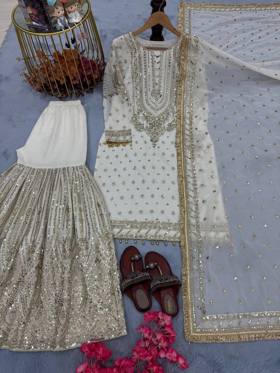 LATEST PAKISTAN GHARARA & SHARARA SUITS 2025 ā TRENDY DESIGNER STYLES