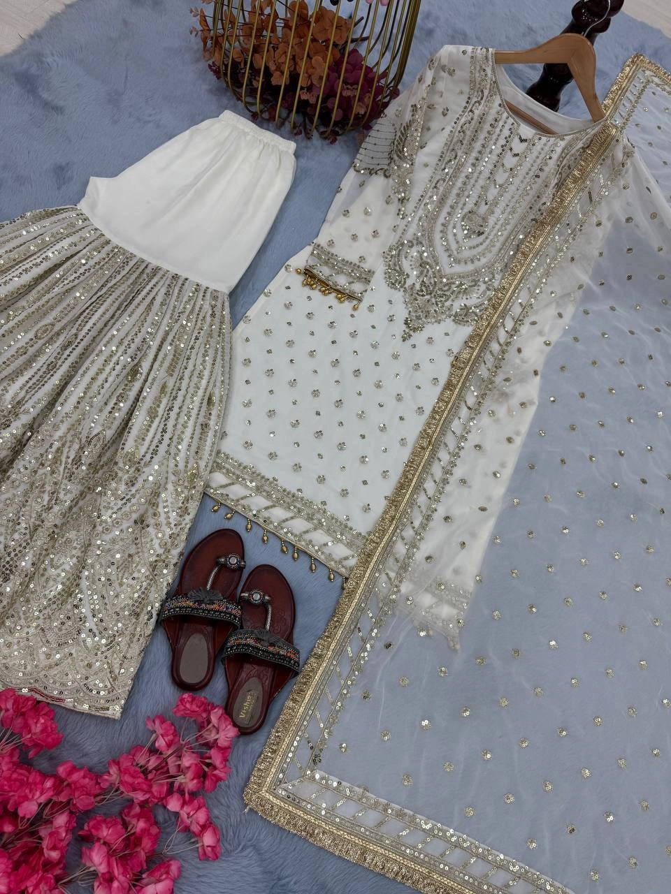 LATEST PAKISTAN GHARARA & SHARARA SUITS 2025 ā TRENDY DESIGNER STYLES