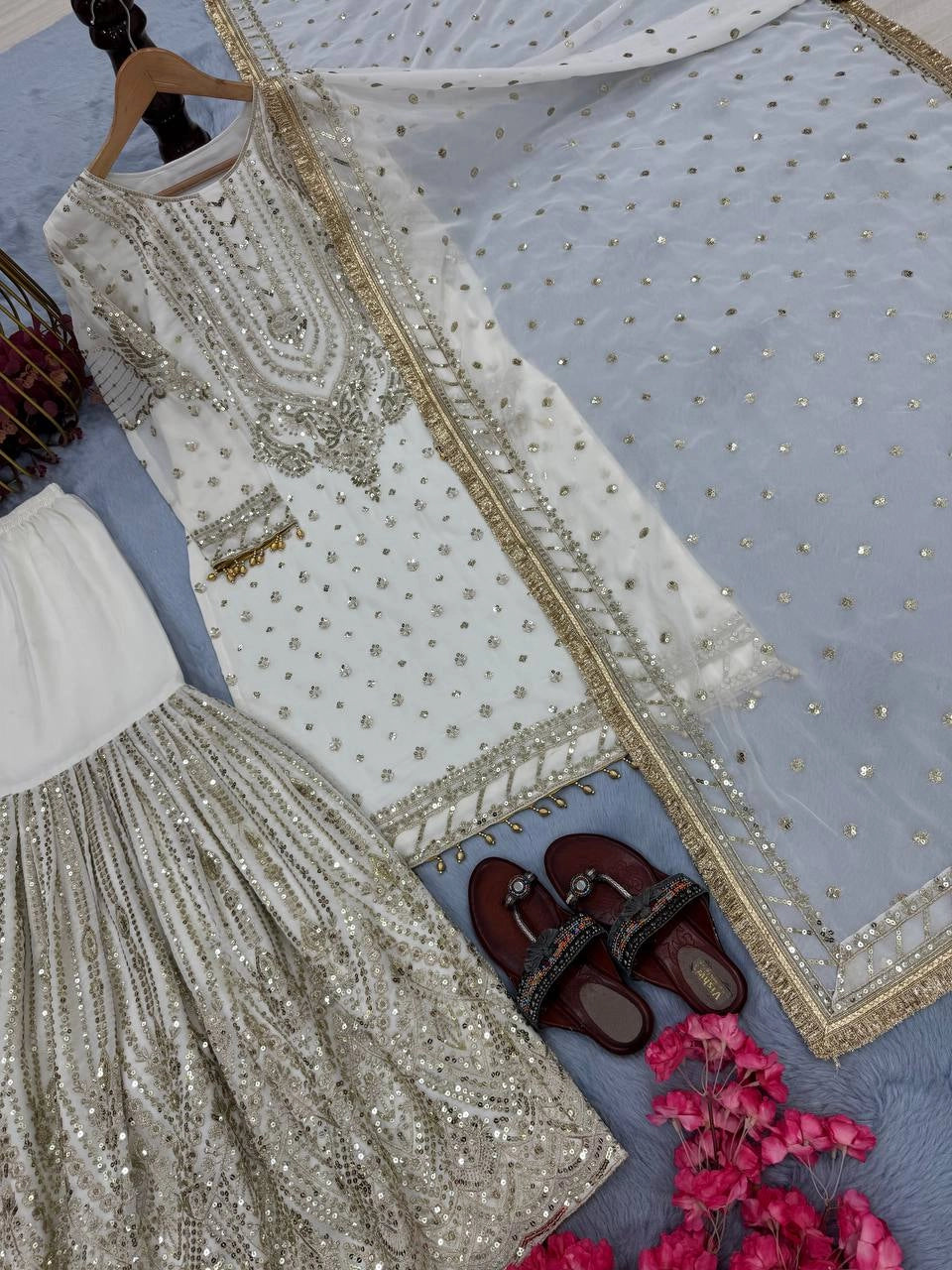 LATEST PAKISTAN GHARARA & SHARARA SUITS 2025 ā TRENDY DESIGNER STYLES