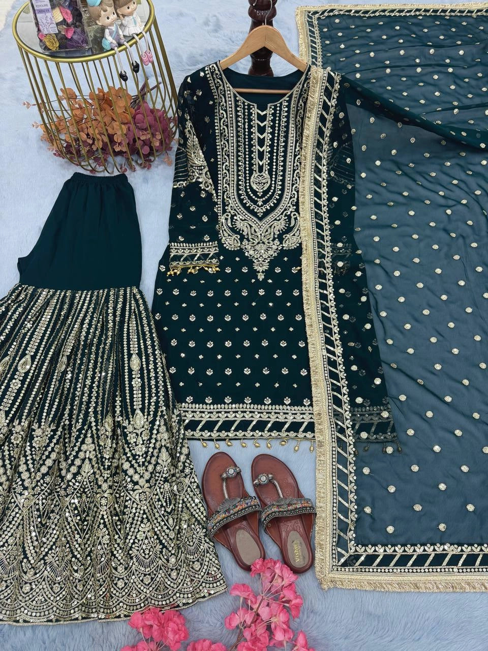 LATEST PAKISTAN GHARARA & SHARARA SUITS 2025 ā TRENDY DESIGNER STYLES