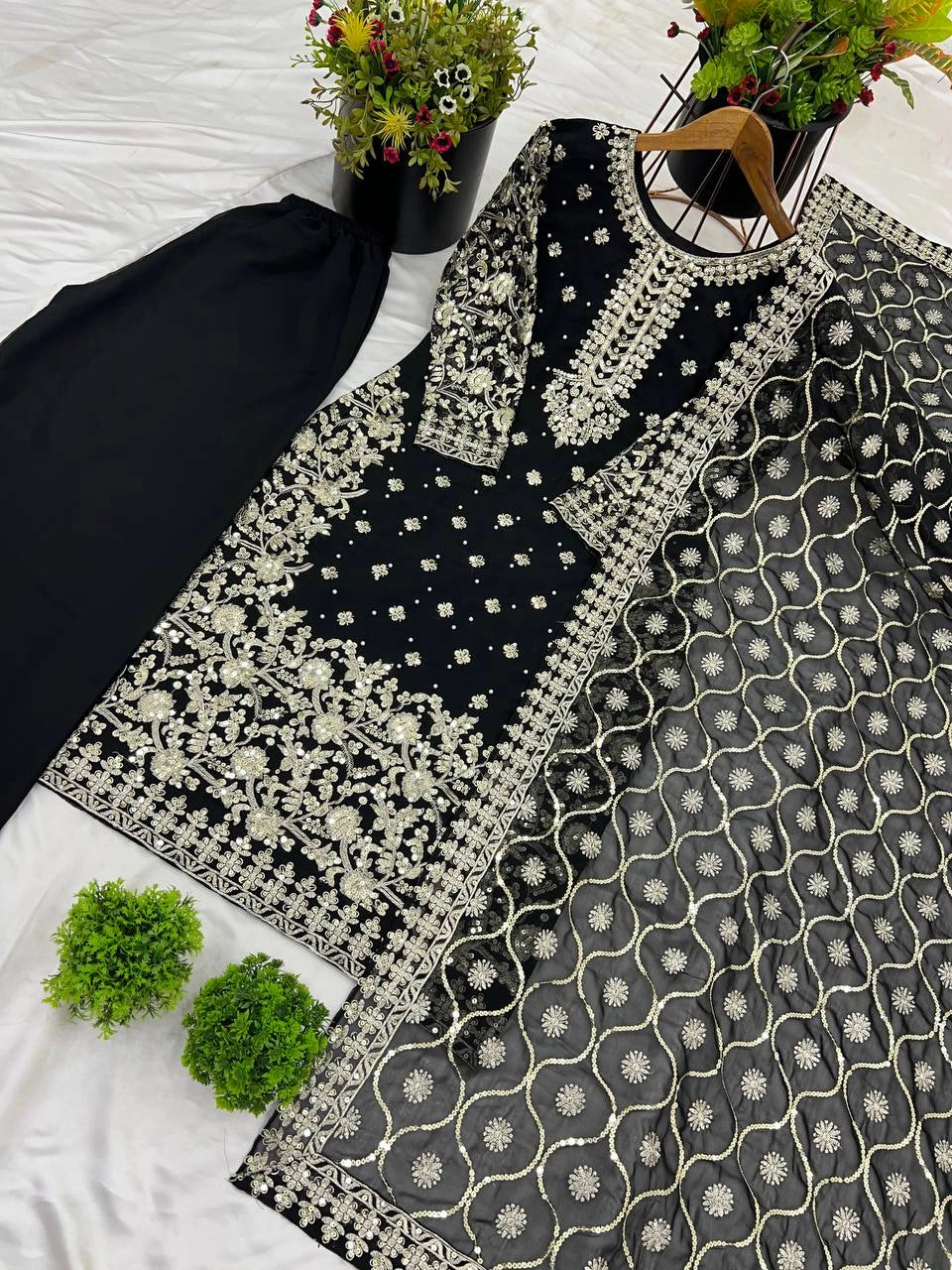 DESIGNER EMBROIDERED GEORGETTE PAKISTANI DRESS β WEDDING β PARTY WEAR OUTFIT
