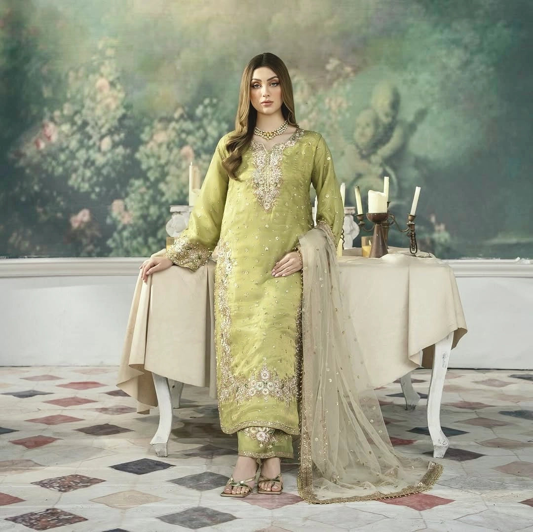 PAKISTANI READYMADE SUITS ONLINE WHOLESALE RATE AT GEELAN FASHION SURAT