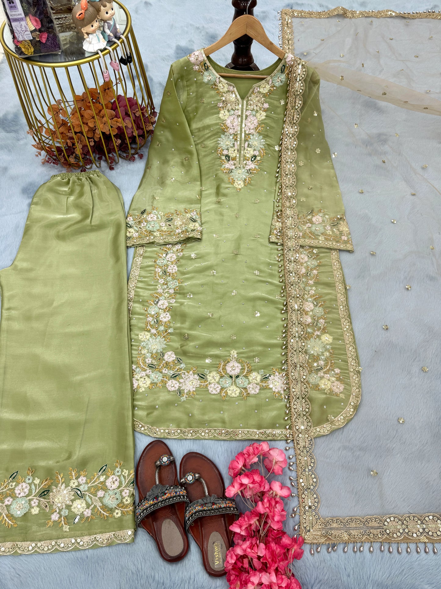 PAKISTANI READYMADE SUITS ONLINE WHOLESALE RATE AT GEELAN FASHION SURAT