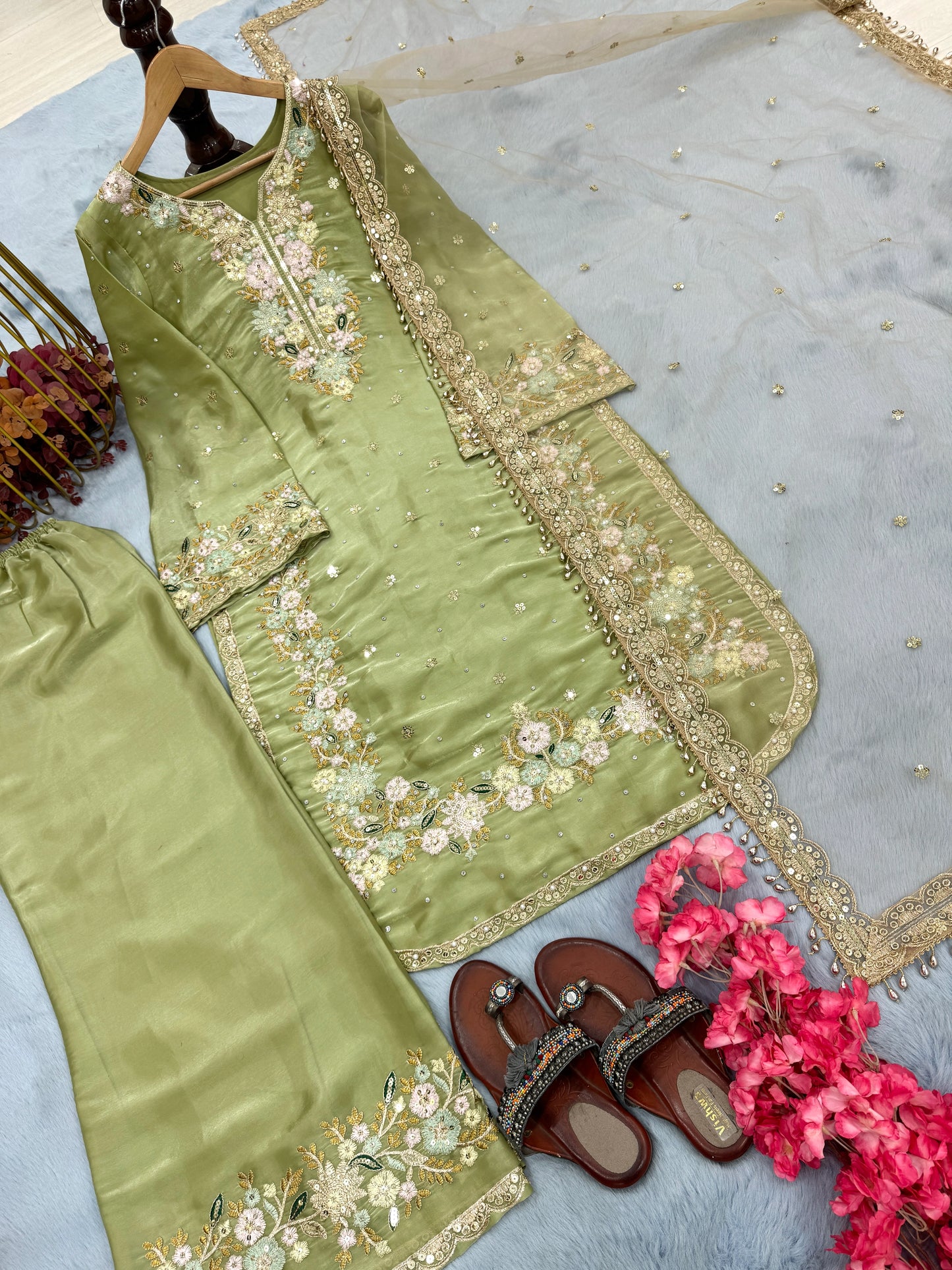 PAKISTANI READYMADE SUITS ONLINE WHOLESALE RATE AT GEELAN FASHION SURAT