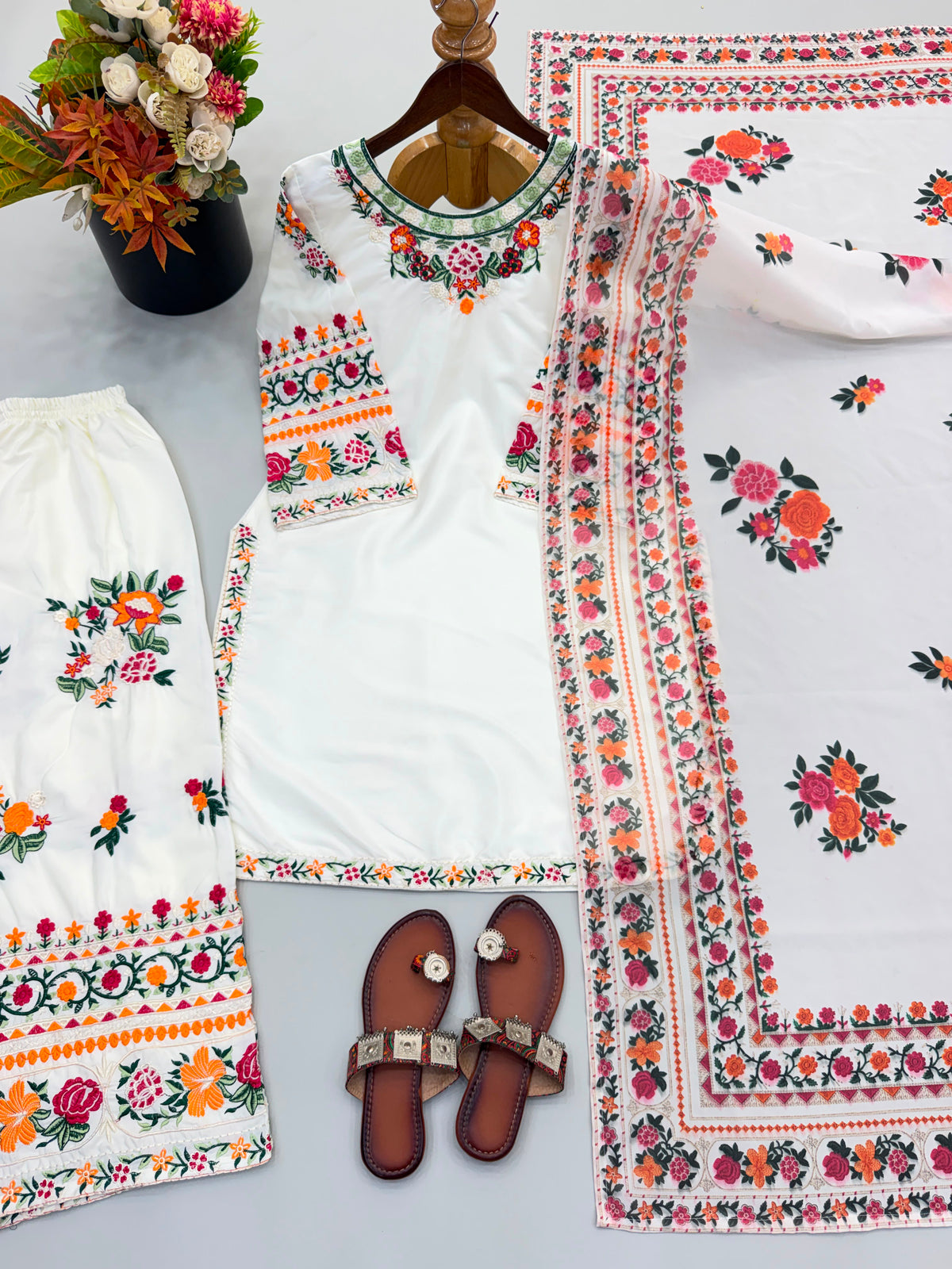 WOMEN’S ETHNIC WEAR WHOLESALE GEELAN FASHION SURAT