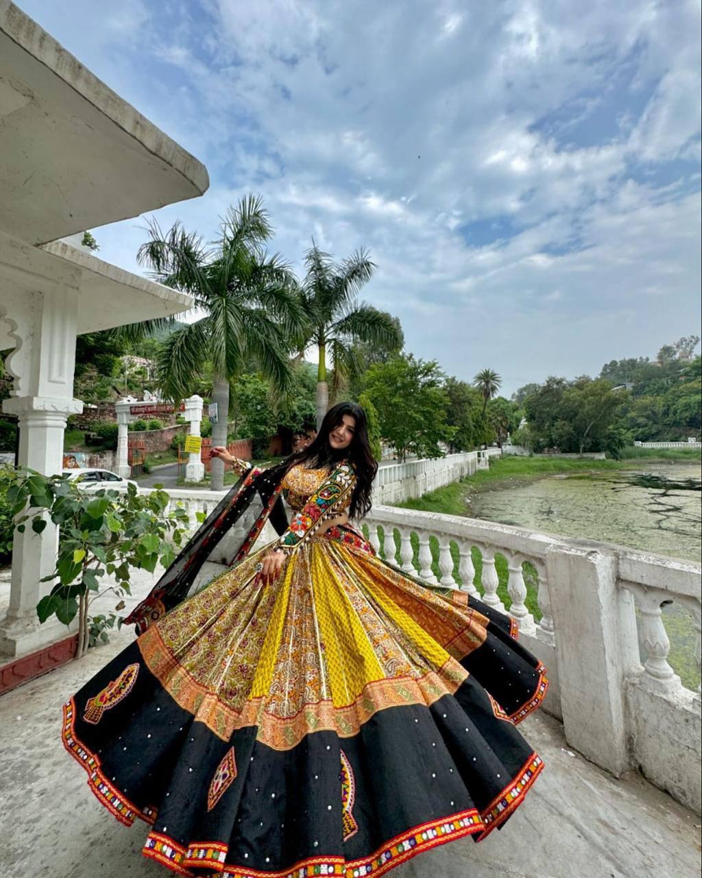 NAVRATRI SPECIAL DESIGNER PRINTED LAHENGA CHOLI WHOLESALE GEELAN FASHION SURAT