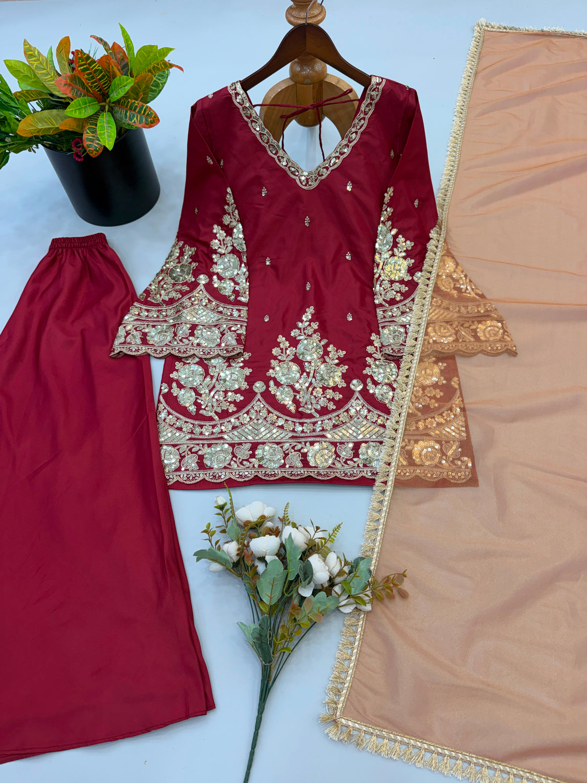 WOMEN’S ETHNIC WEAR WHOLESALE GEELAN FASHION SURAT