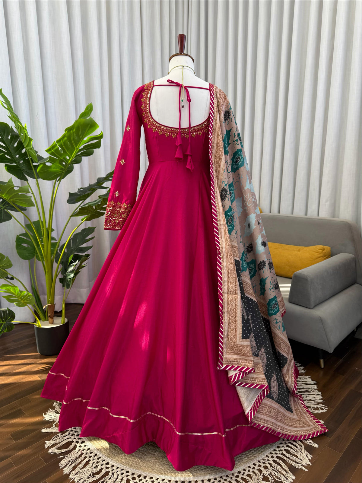 DESIGNER GOWN SET – ELEGANT ETHNIC WEAR ✨ 🎀 CRAFTED IN CLASSY TONES WITH PREMIUM FABRIC & DETAILING WHOLESALE GEELAN FASHION SURAT