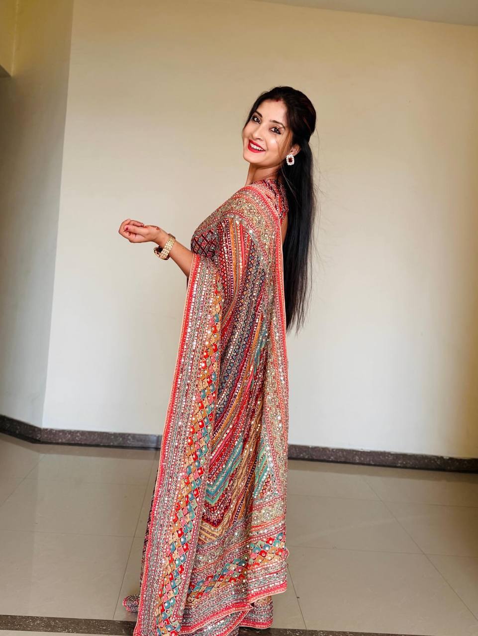 TRENDING STYLISH DESIGNER SAREE COLLECTION WHOLESALE GEELAN FASHION SURAT