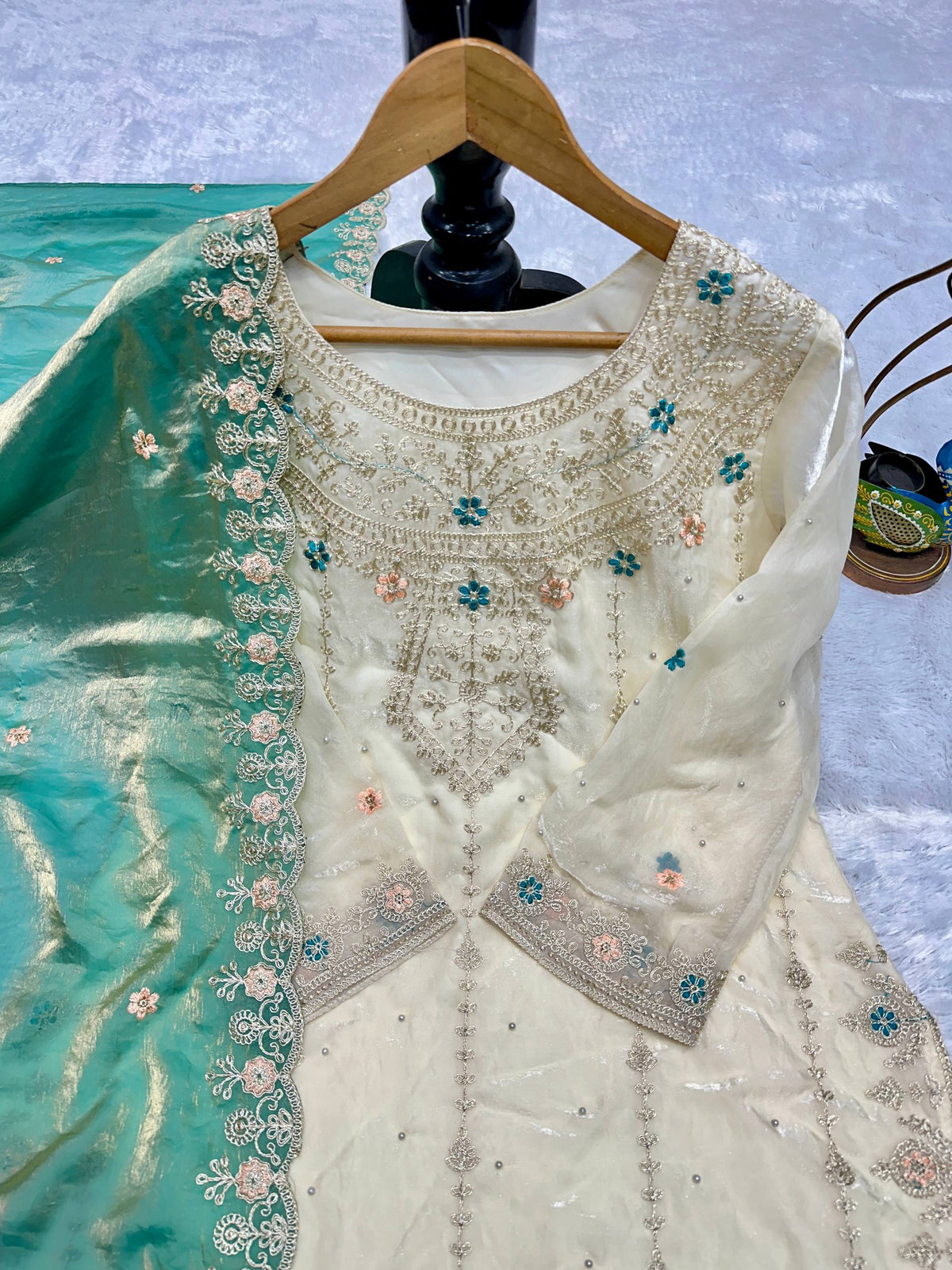 ĐĚSIGNER PARTY WEAR TOP AND PLAZZO. WITH FANCY DUPPATA AND EMBROIDERY WORK WHOLESALE GEELAN FASHION SURAT