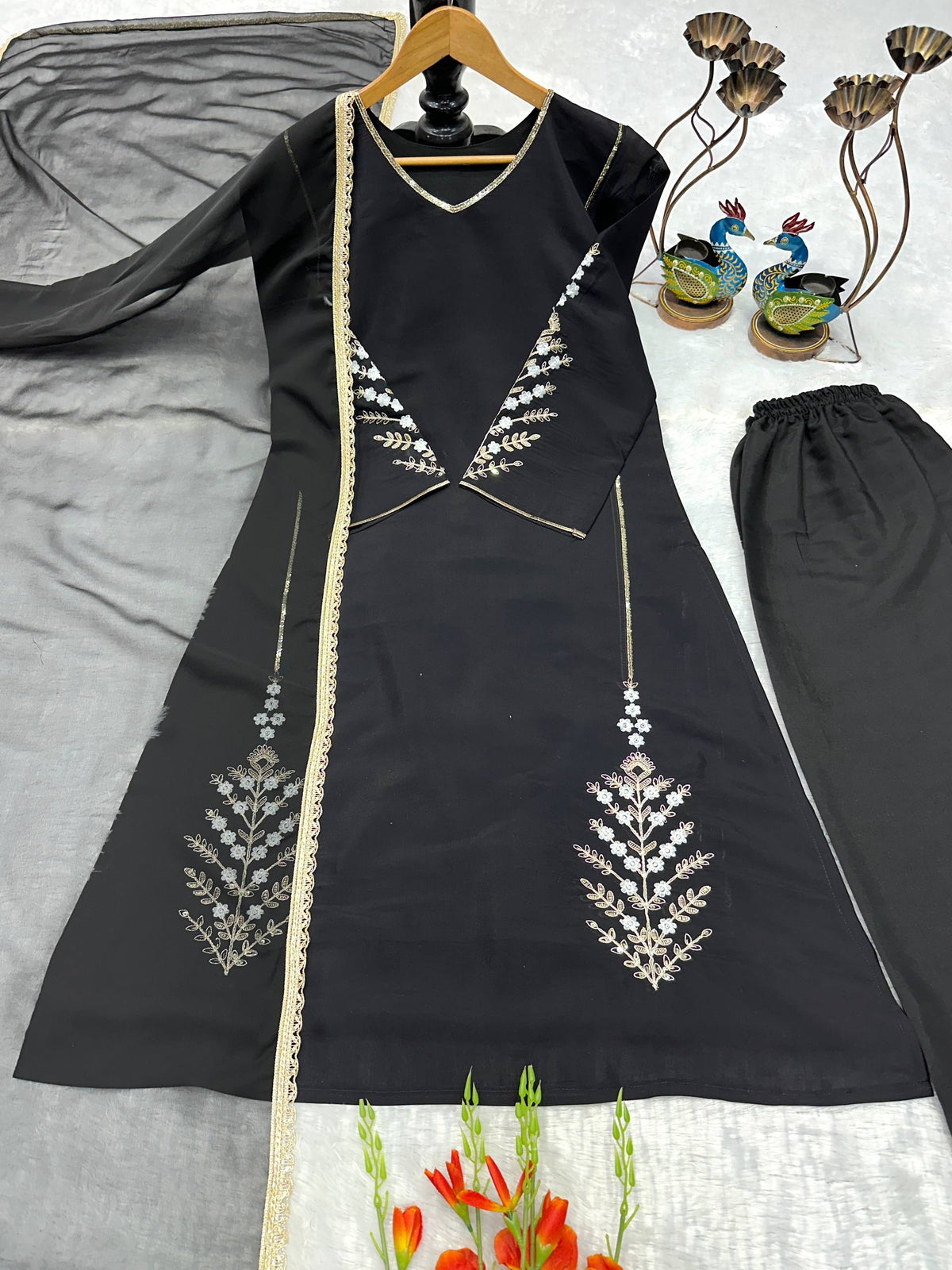 NEW ĐĚSIGNER PARTY WEAR TOP AND PANT WITH FANCY DUPPATA AND EMBROIDERY WORK WHOLESALE GEELAN FASHION SURAT
