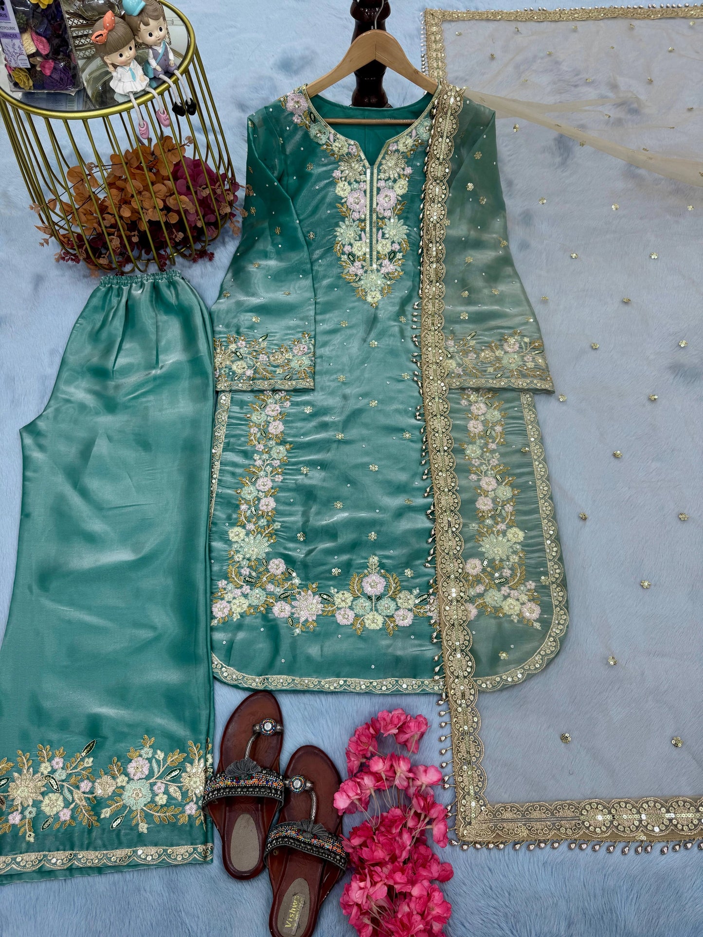PAKISTANI READYMADE SUITS ONLINE WHOLESALE RATE AT GEELAN FASHION SURAT
