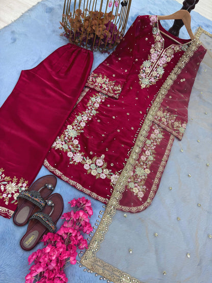 PAKISTANI READYMADE SUITS ONLINE WHOLESALE RATE AT GEELAN FASHION SURAT