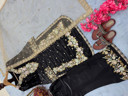 PAKISTANI READYMADE SUITS ONLINE WHOLESALE RATE AT GEELAN FASHION SURAT