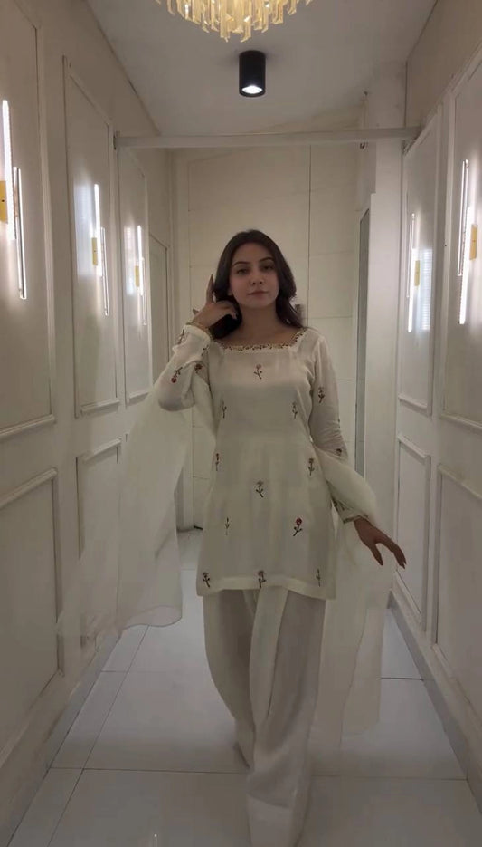 SILK SUITS READYMADE COLLECTION PAKISTANI SUITS WHOLESALE RATE AT GEELAN FASHION SURAT