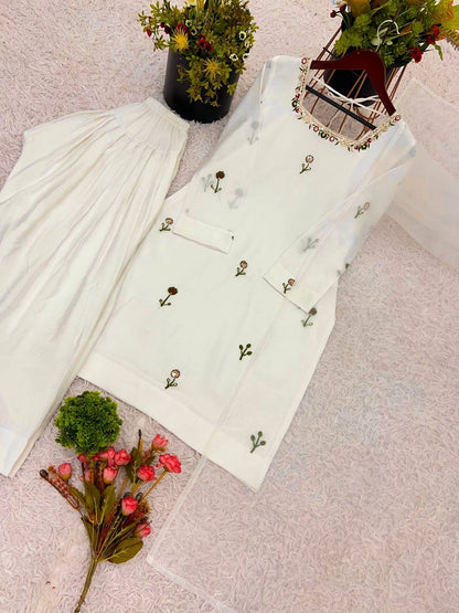 SILK SUITS READYMADE COLLECTION PAKISTANI SUITS WHOLESALE RATE AT GEELAN FASHION SURAT