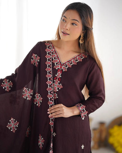 PAKISTANI SHALWAR SUITS WHOLESALE RATE AT GEELAN FASHION SURAT