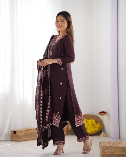 PAKISTANI SHALWAR SUITS WHOLESALE RATE AT GEELAN FASHION SURAT