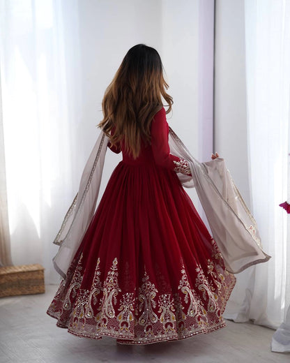 PARTY WEAR PAKISTANI SUITS