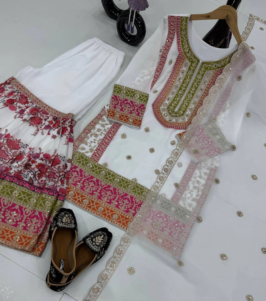 DESIGNER PARTY WEAR SUIT WHOLESALE DEALER SURAT GEELAN FASHION SURAT