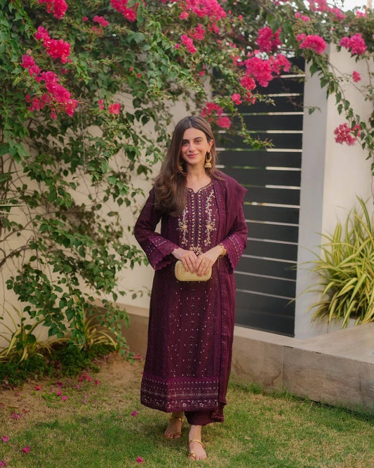 TREANDING SHALWAR SUIT PAKISTANI STYLE