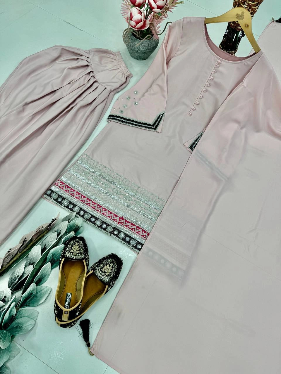 PAKISTANI SUITS WHOLESALE RATE AT GEELAN FASHION SURAT
