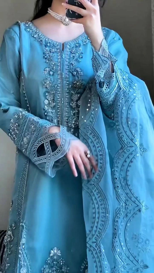 LUXURY PRET PAKISTANI SUITS WHOLESALE PRICE AT GEELAN FASHION SURAT