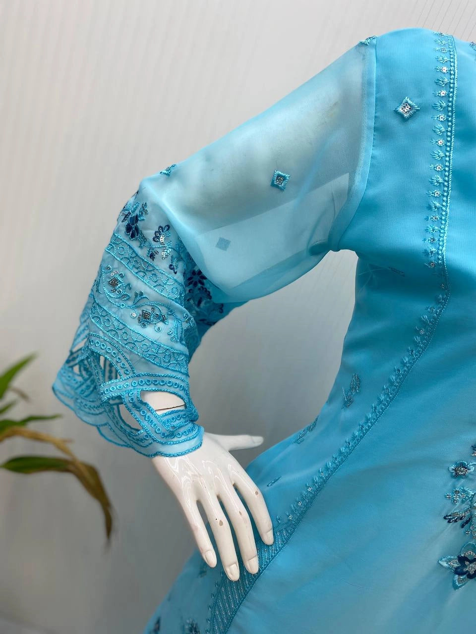 LUXURY PRET PAKISTANI SUITS WHOLESALE PRICE AT GEELAN FASHION SURAT