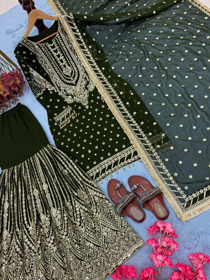 LATEST PAKISTAN GHARARA & SHARARA SUITS 2025 – TRENDY DESIGNER STYLES