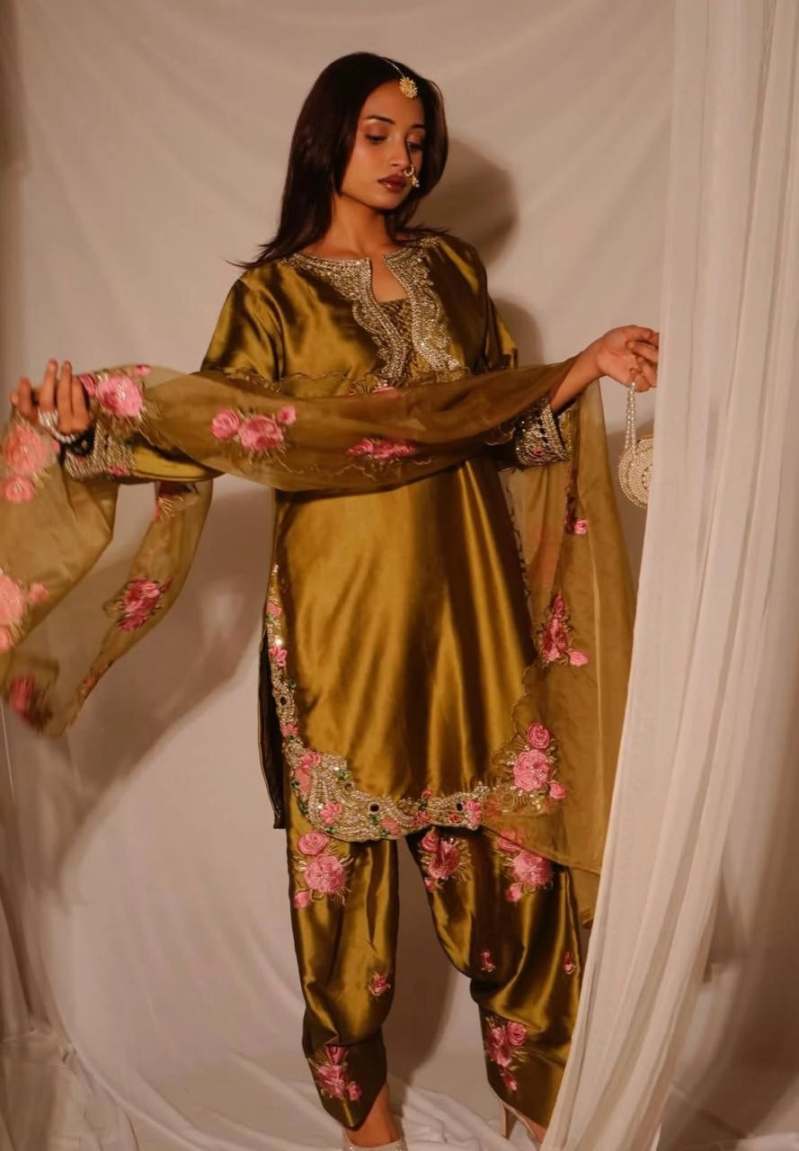 PREMIUM WHITE PINK EMBROIDERED FARSHI SUIT SET WITH DUPATTA | WHOLESALE AT GEELAN FASHION SURAT