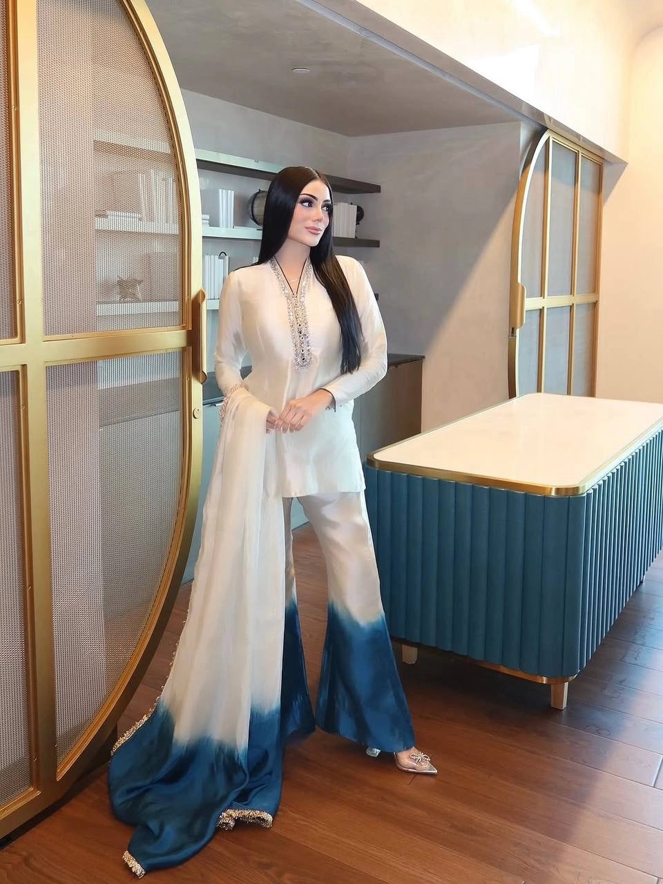 PREMIUM WHITE DOUBLE COLOUR EMBROIDERY READYMADE PAKISTANI SUITS WHOLESALE RATE AT GEELAN FASHION SURAT