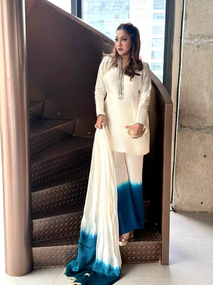 PREMIUM WHITE DOUBLE COLOUR EMBROIDERY READYMADE PAKISTANI SUITS WHOLESALE RATE AT GEELAN FASHION SURAT