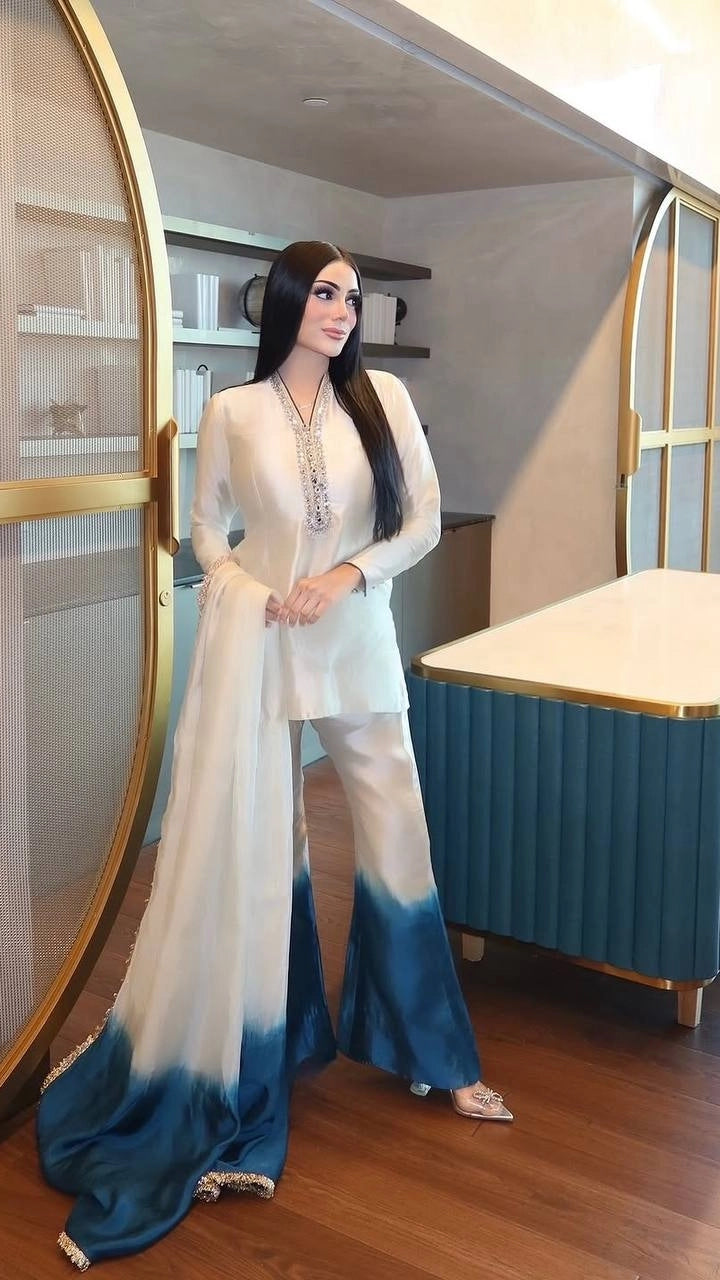 PREMIUM WHITE DOUBLE COLOUR EMBROIDERY READYMADE PAKISTANI SUITS WHOLESALE RATE AT GEELAN FASHION SURAT
