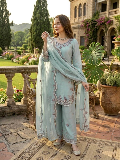 HANIA AMIR MOST VIRAL BEAUTIFUL READYMADE COLLECTION WHOLESALE PRICE AT GEELAN FASHION SURAT