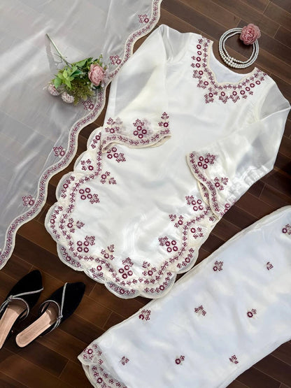 HANIA AMIR MOST VIRAL BEAUTIFUL READYMADE COLLECTION WHOLESALE PRICE AT GEELAN FASHION SURAT